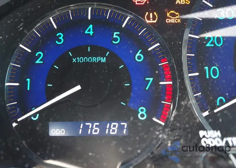 2010 Toyota Sienna Le z USA, uszkodzony, nr VIN 5TDKK4CC5AS304570